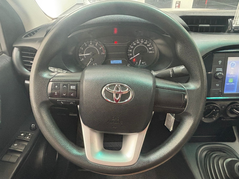 Toyota Comerciales Hilux Pick-Up 4 pts. SR, Doble Cab., TM5, a/ac., VE, RA-17 2023